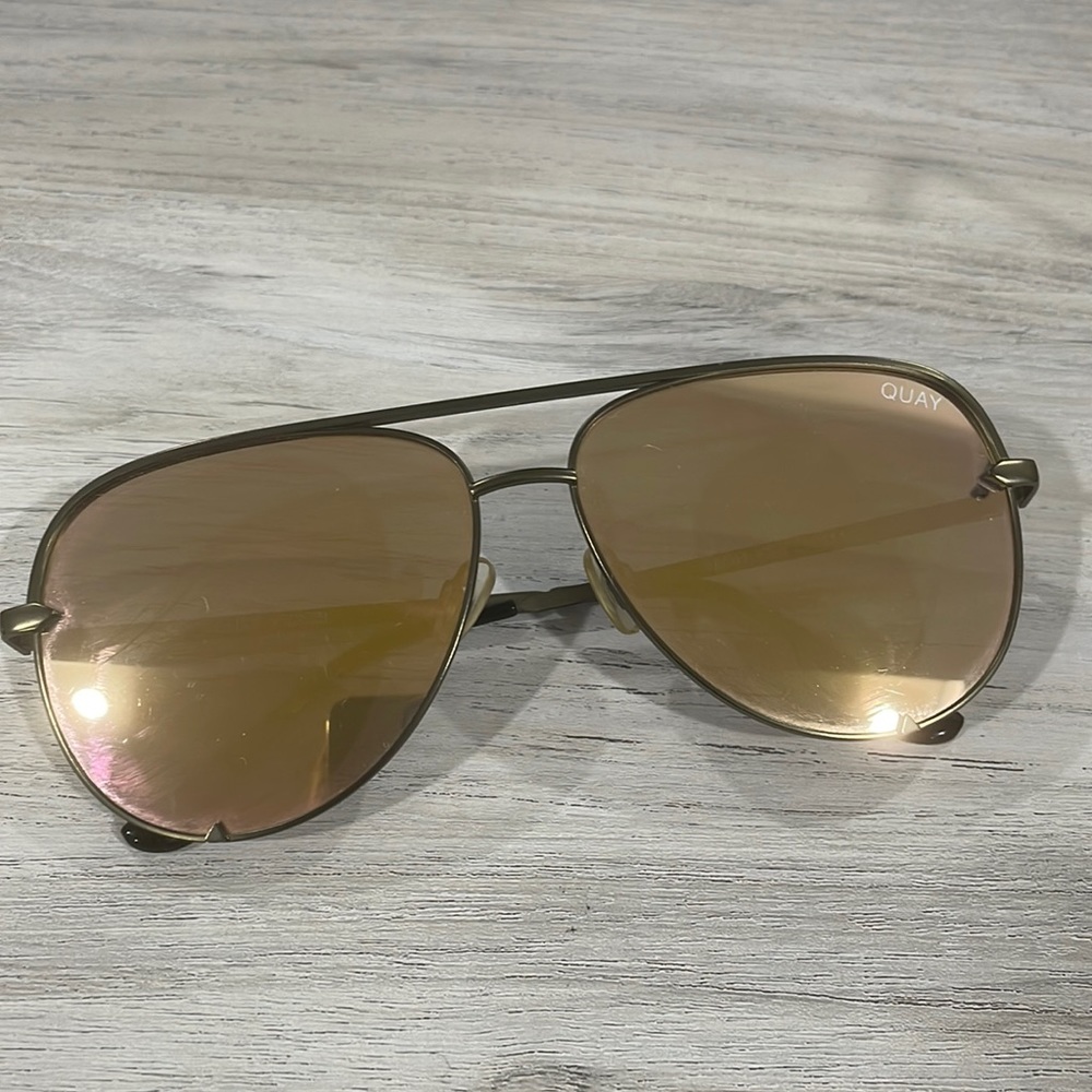 Quay x desi sunglasses high key green